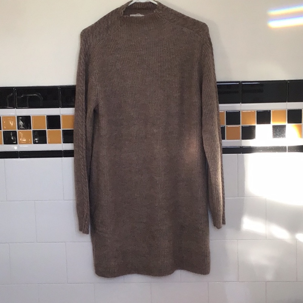 Max Studio tunic, NWT, L, soft mock neck w/ decorative stitching down arms